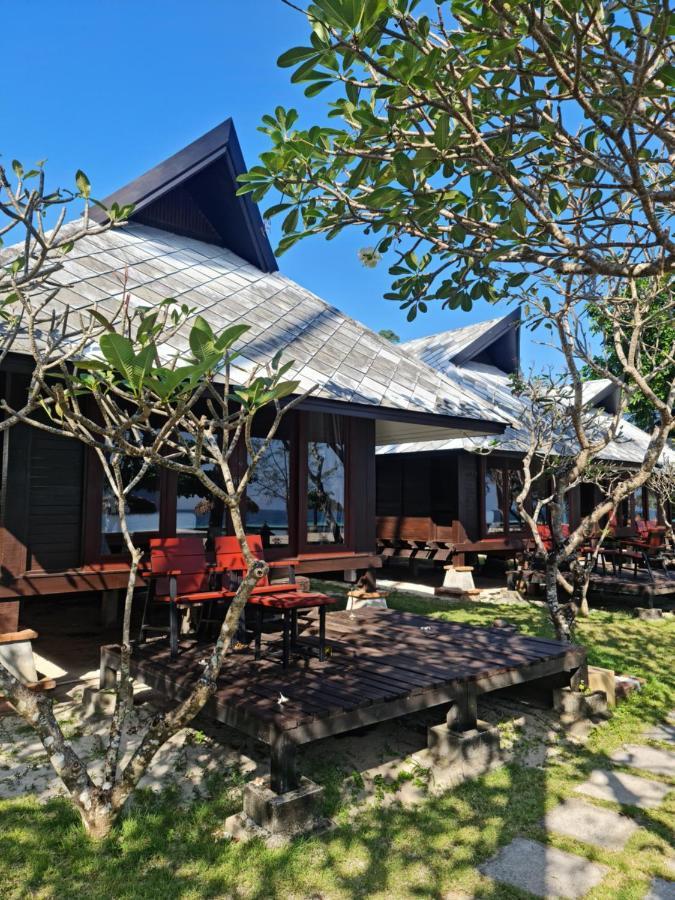 Bungalow Beach Front,1083379705:JPEG